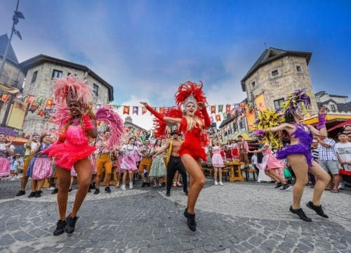 Hàng nghìn du khách trải nghiệm lễ hội bia tươi trên đỉnh Bà Nà